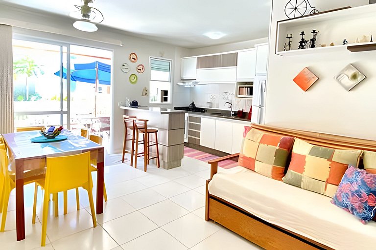 Apartamento terreo, entre piscinas, sol e praia