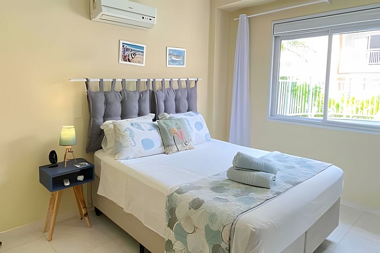 Apartamento terreo, entre piscinas, sol e praia