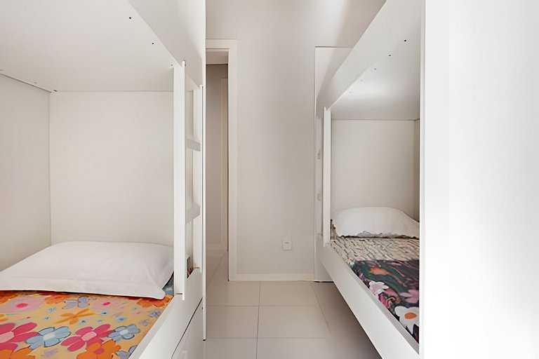 Apê térreo c/piscina privativa+social 140m praia