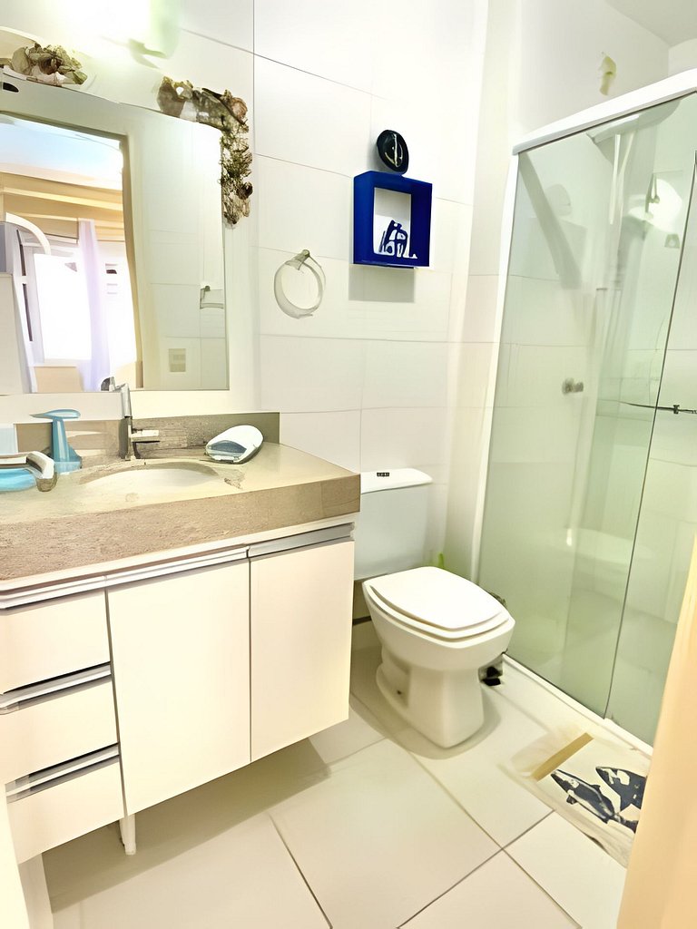 Apartamento terreo, entre piscinas, sol e praia