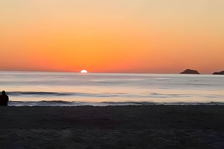 Espaço Garden em meio as águas piscinas e mar