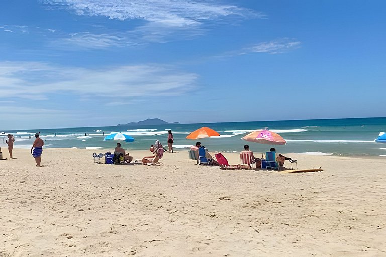 Espaço Garden em meio as águas piscinas e mar