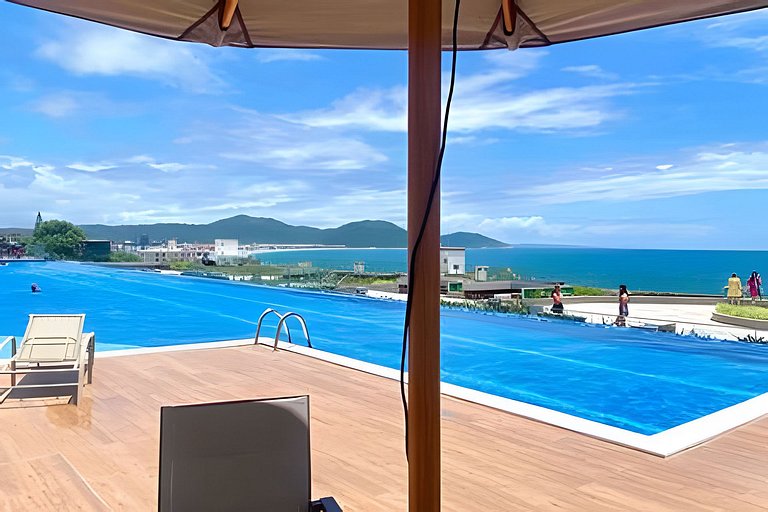 Piscinas incríveis e Praia em apê alto padrão