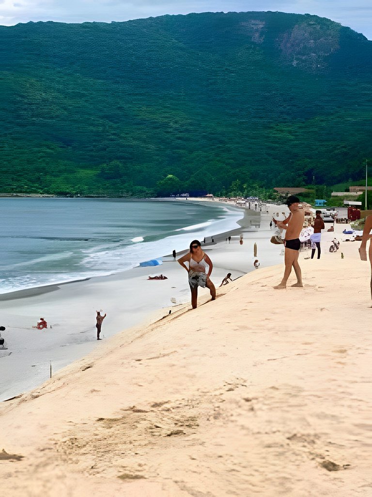Espaço Garden em meio as águas piscinas e mar