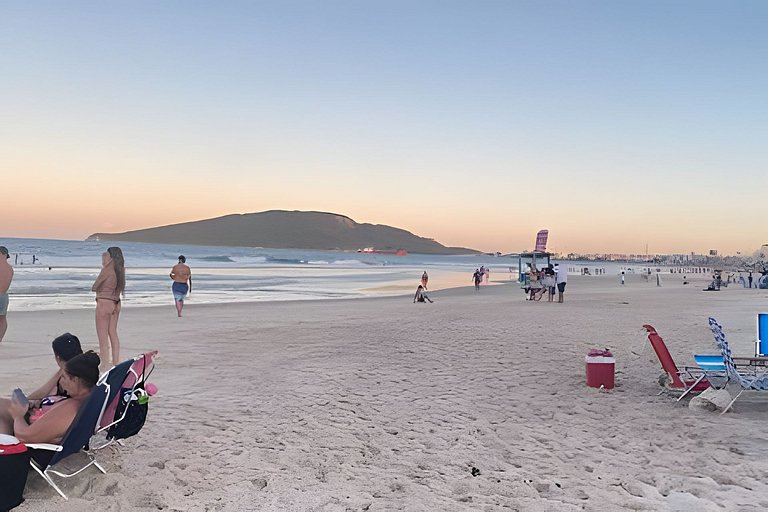 Relaxe e aproveite férias na praia e na piscina