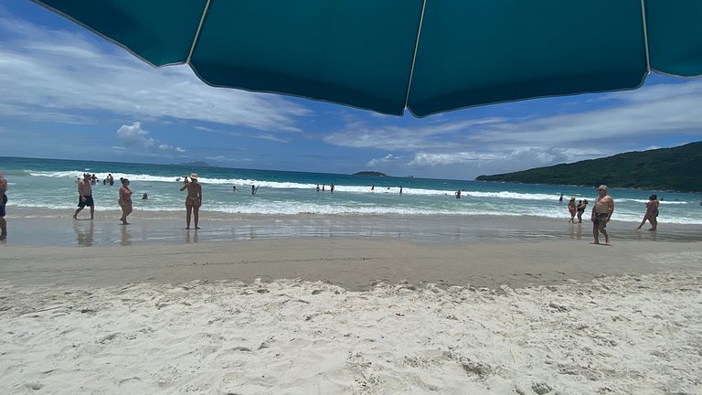 Conforto e pé na areia Praia dos Ingleses