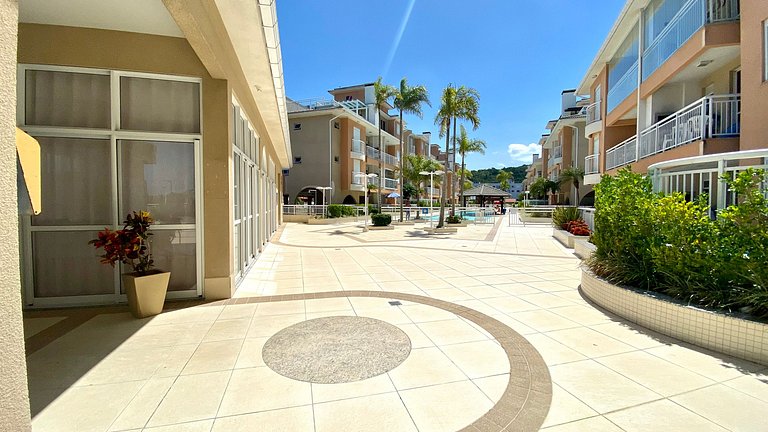 Espaço térreo c/piscina privada e social / praia