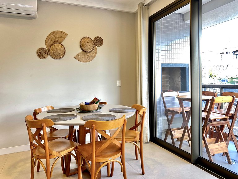 Apartamento em residencial à beira-mar- 2 garagens