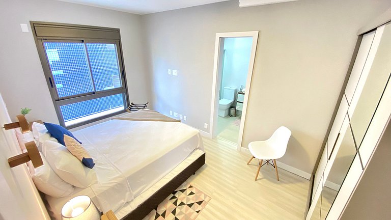 Apartamento em residencial à beira-mar- 2 garagens