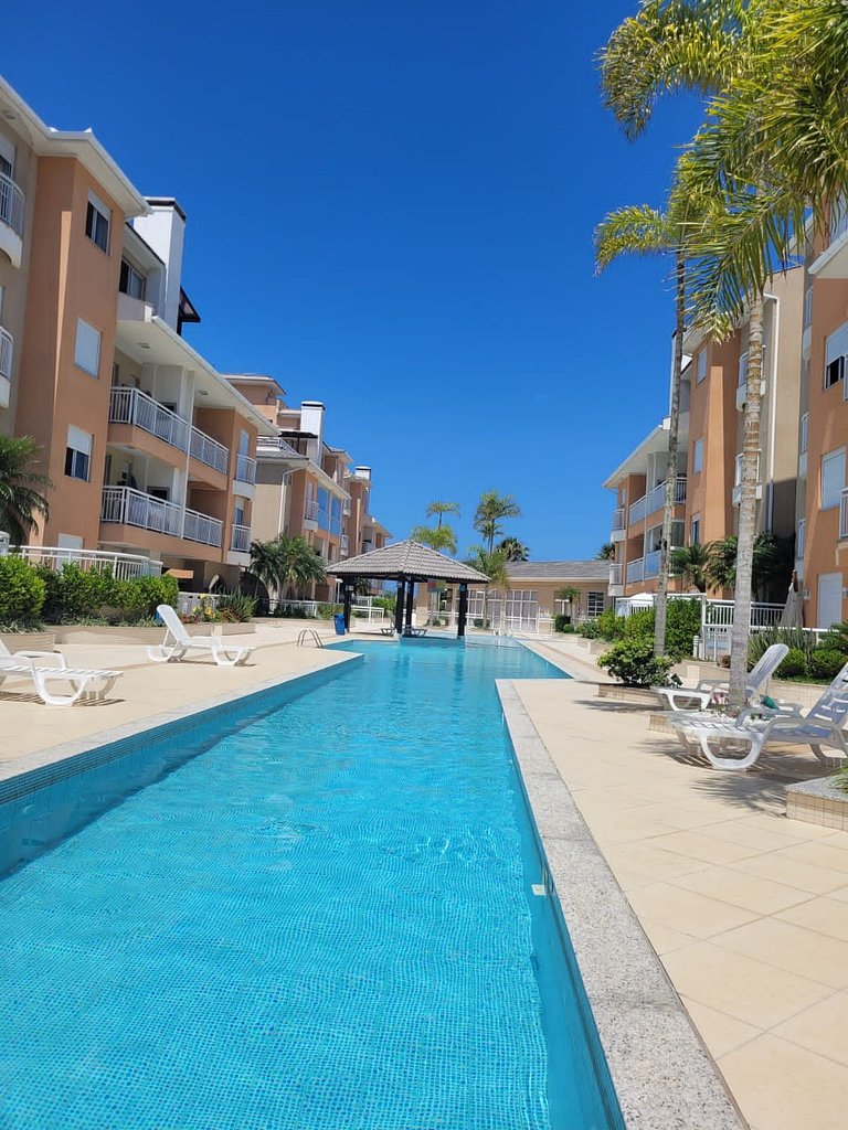Espaço térreo c/piscina privada e social / praia