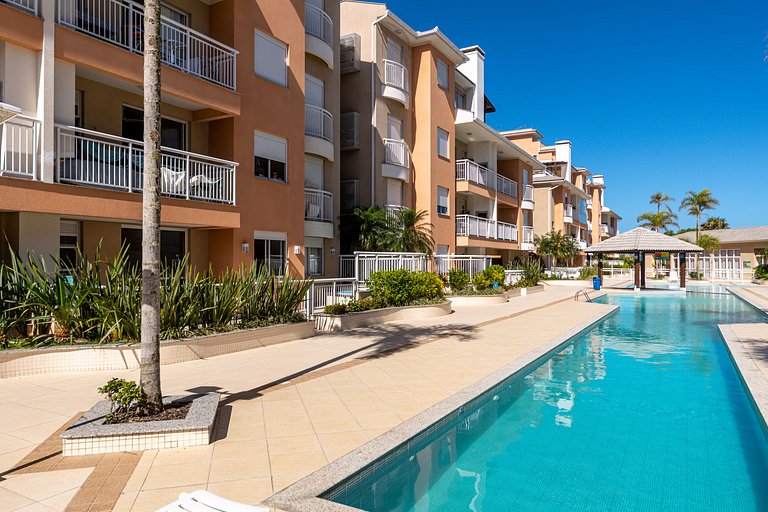 Espaço térreo c/piscina privada e social / praia