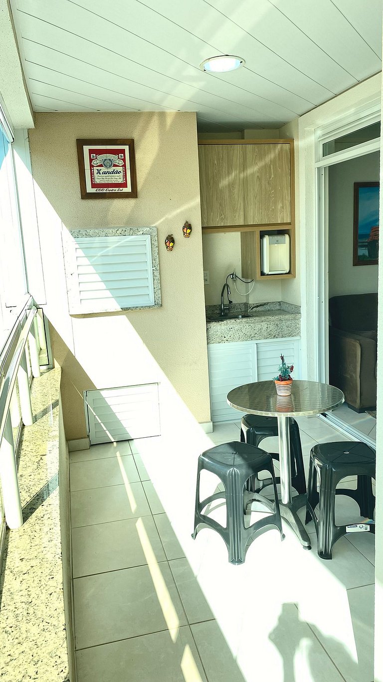 Apê c/3 dormitórios, espaçoso, PISCINA na PRAIA