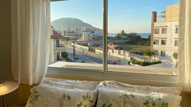 Vista para o mar e passos da praia!