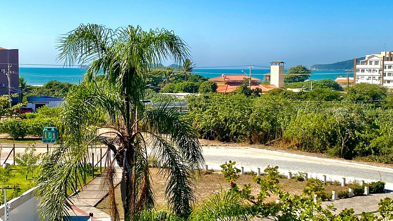 Seu refúgio de férias c/ piscina passos da praia