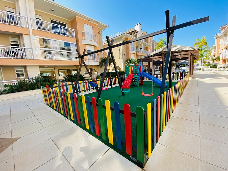 Espaço Garden em meio as águas piscinas e mar