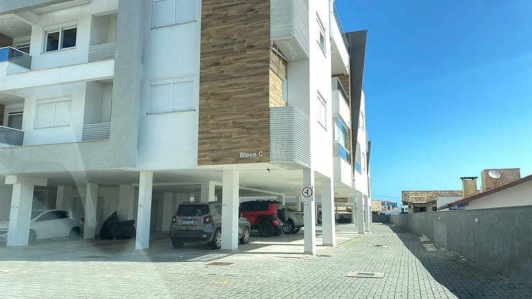 Espaço c/ piscinas e vista panorâmica da Praia