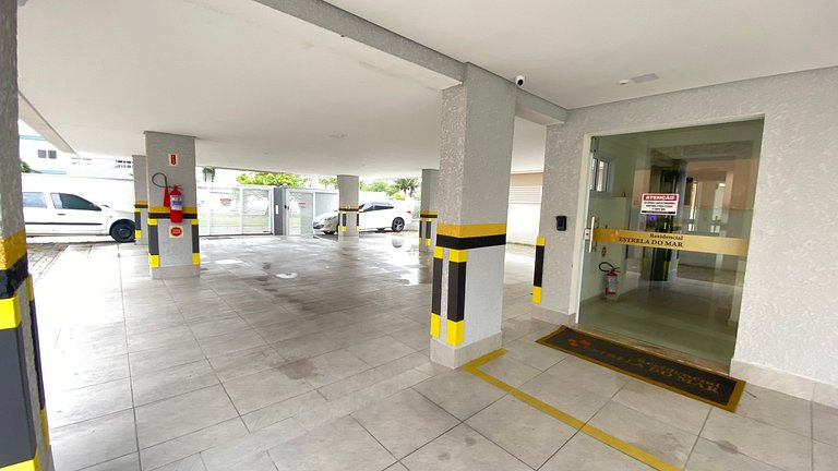 Espaço prático e clean 700 mts praia