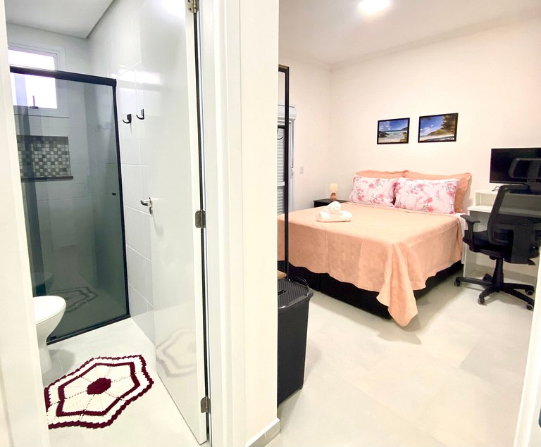 Espaço prático e clean 700 mts praia