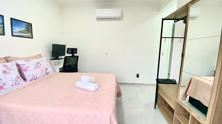 Espaço prático e clean 700 mts praia