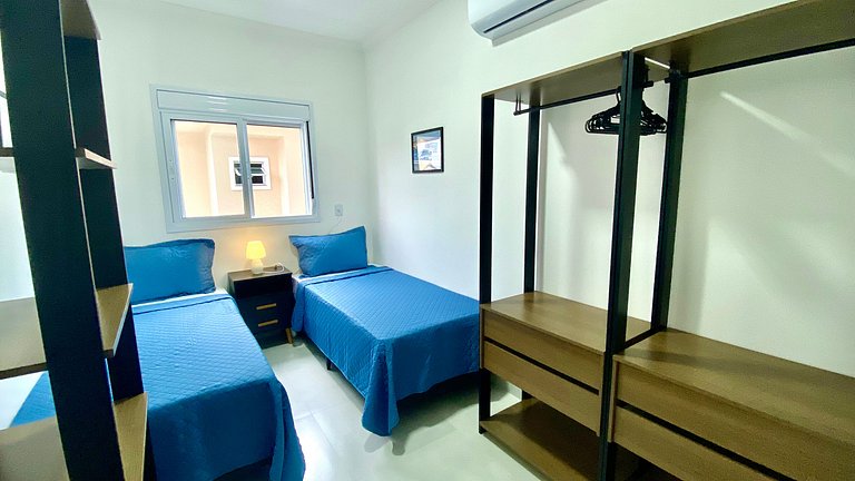 Espaço prático e clean 700 mts praia