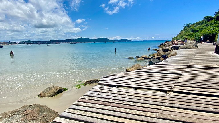 Espaço prático e clean perto da Praia