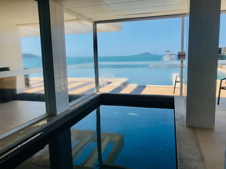 Espaço c/ piscinas e vista panorâmica da Praia