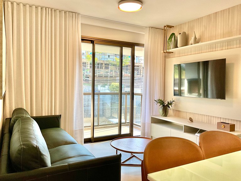 Estilo e conforto apê em residencial beira-mar