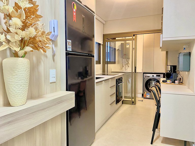 Estilo e conforto apê em residencial beira-mar