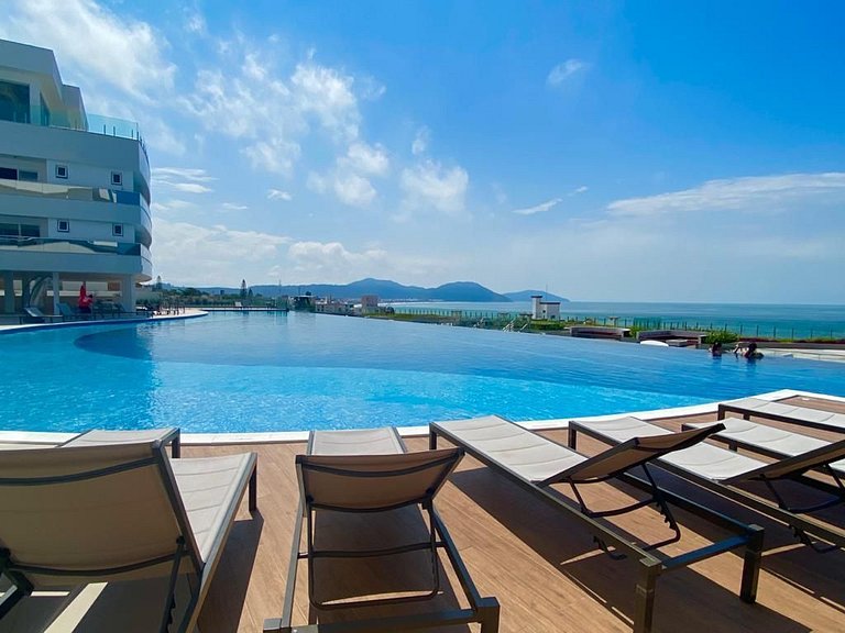 Você na praia c/ Vistas e Piscinas deslumbrantes