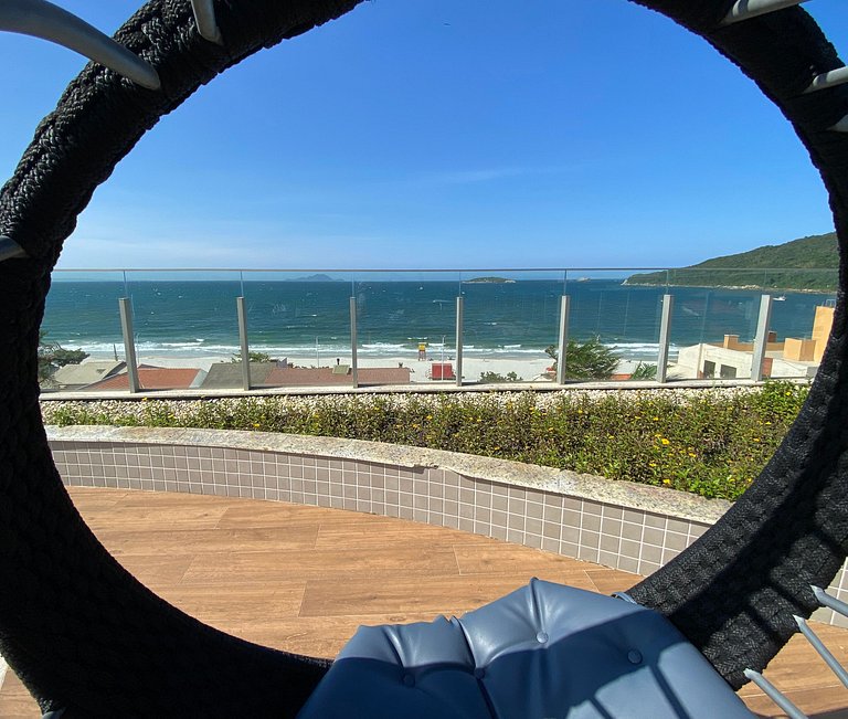 Piscinas de borda infinita e piscina interna aquecida com vi