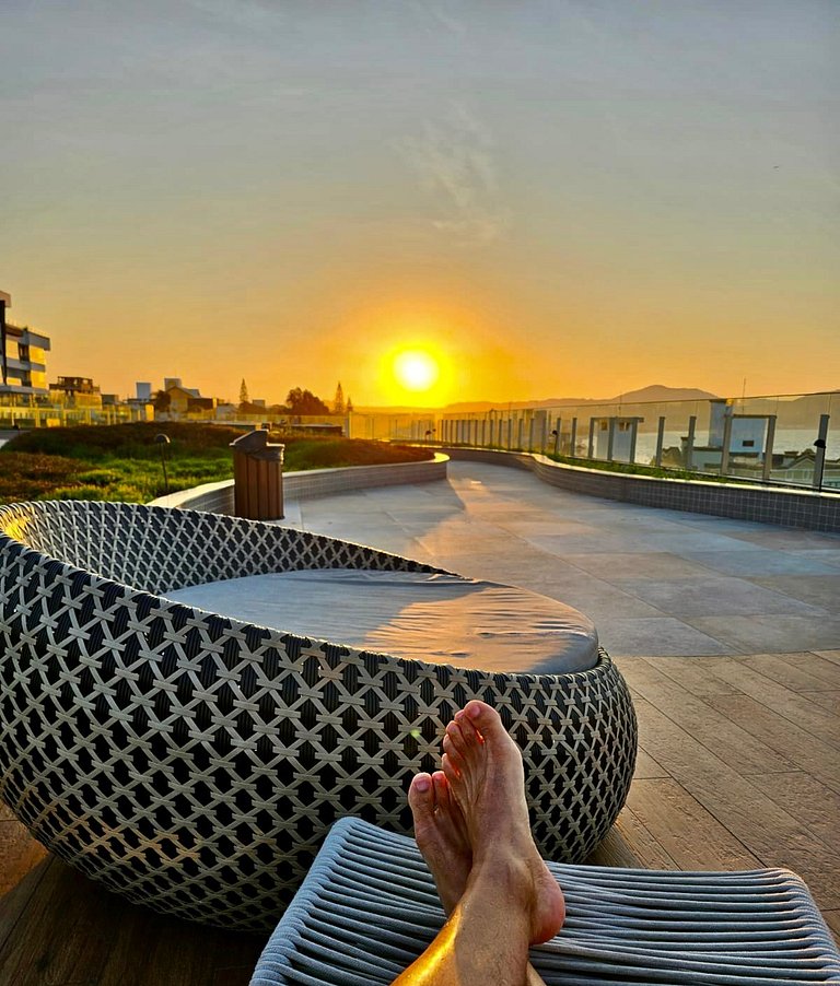 Apê c/ Vista do mar e piscinas fascinantes