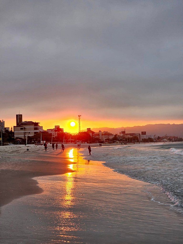 Piscinas incríveis e Praia em apê alto padrão