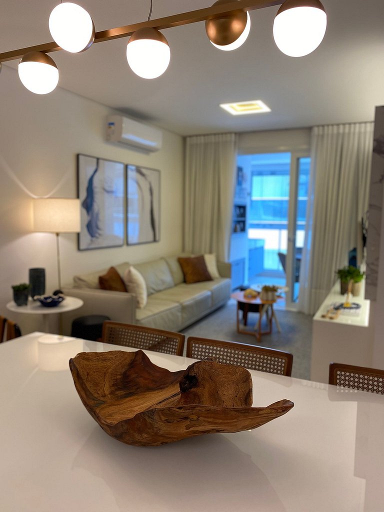 Apê de luxo c/ piscinas borda infinita  e praia