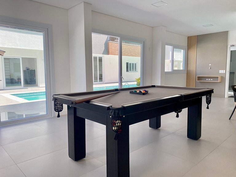 Praia, Piscina em residencial com academia