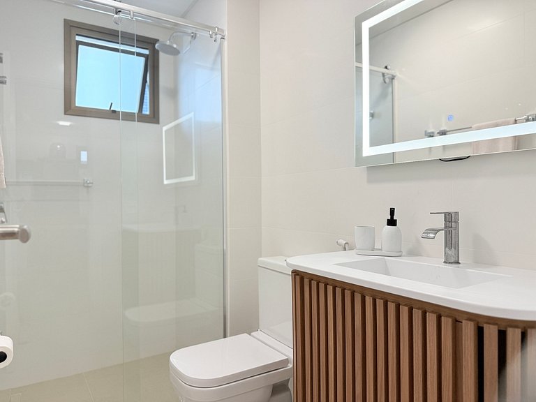 Cobertura c/ jacuzzi em residencial à beira-mar