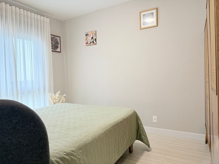Cobertura c/ jacuzzi em residencial à beira-mar