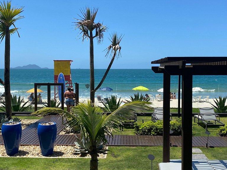 Cobertura c/ jacuzzi em residencial à beira-mar