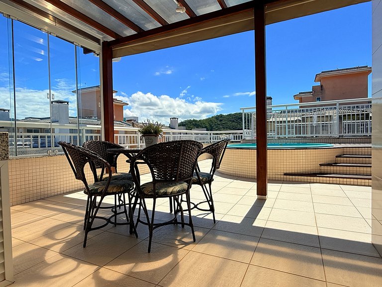 Cobertura c/ Piscina Privativa passos da praia