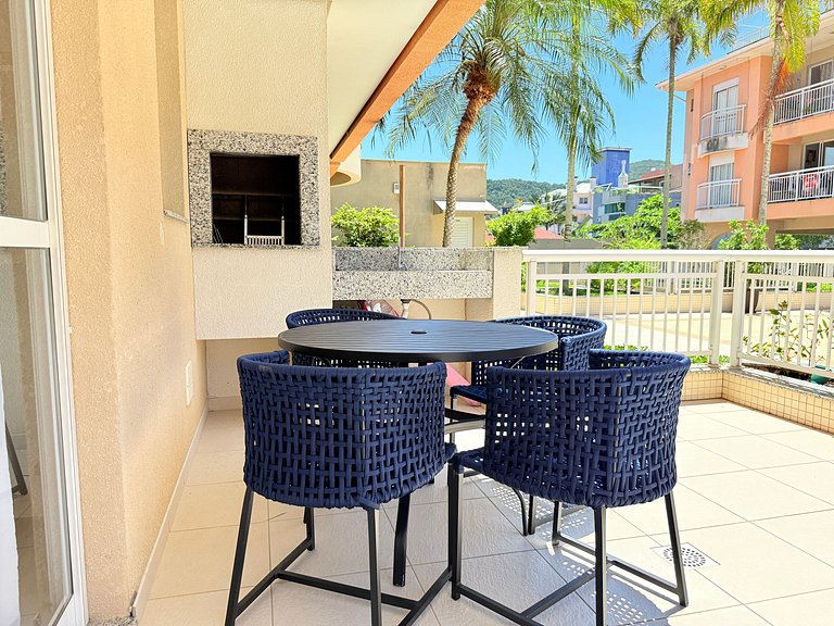 Espaço térreo c/piscina privada e social / praia