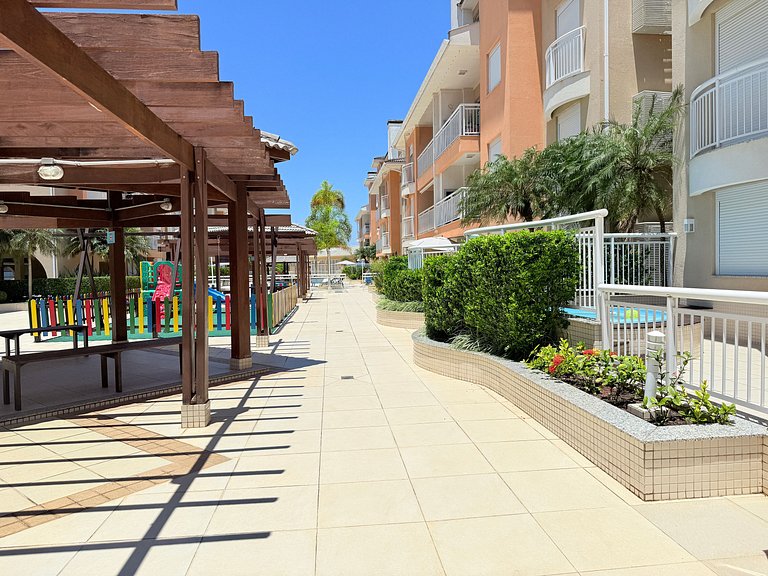 Espaço térreo c/piscina privada e social / praia