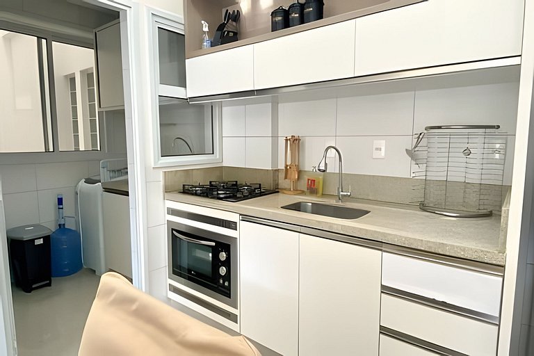 Praia e sossego, apê entre o mar e a montanha