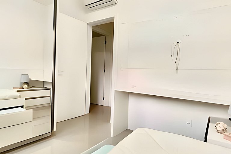 Praia e sossego, apê entre o mar e a montanha