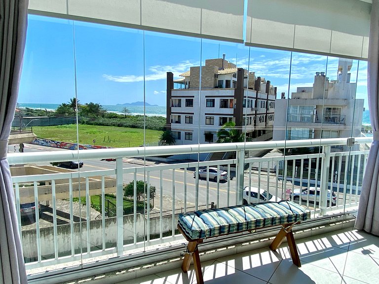 Vista para o mar e passos da praia!