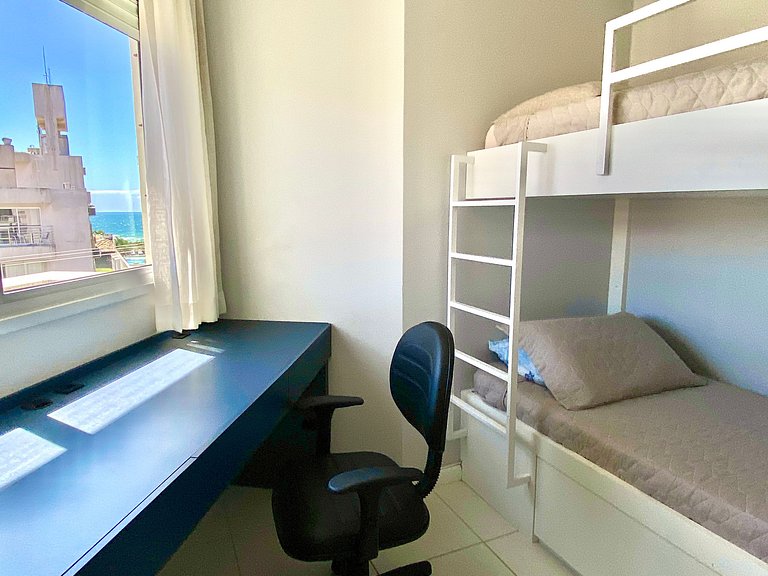 Vista para o mar e passos da praia!