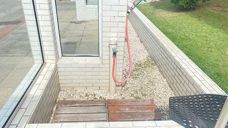 Praia e sossego, apê entre o mar e a montanha