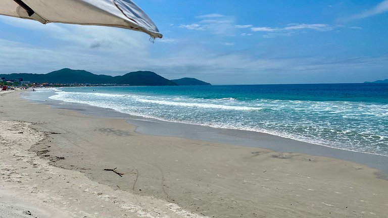 Conforto junto ao mar em Res. pé na areia