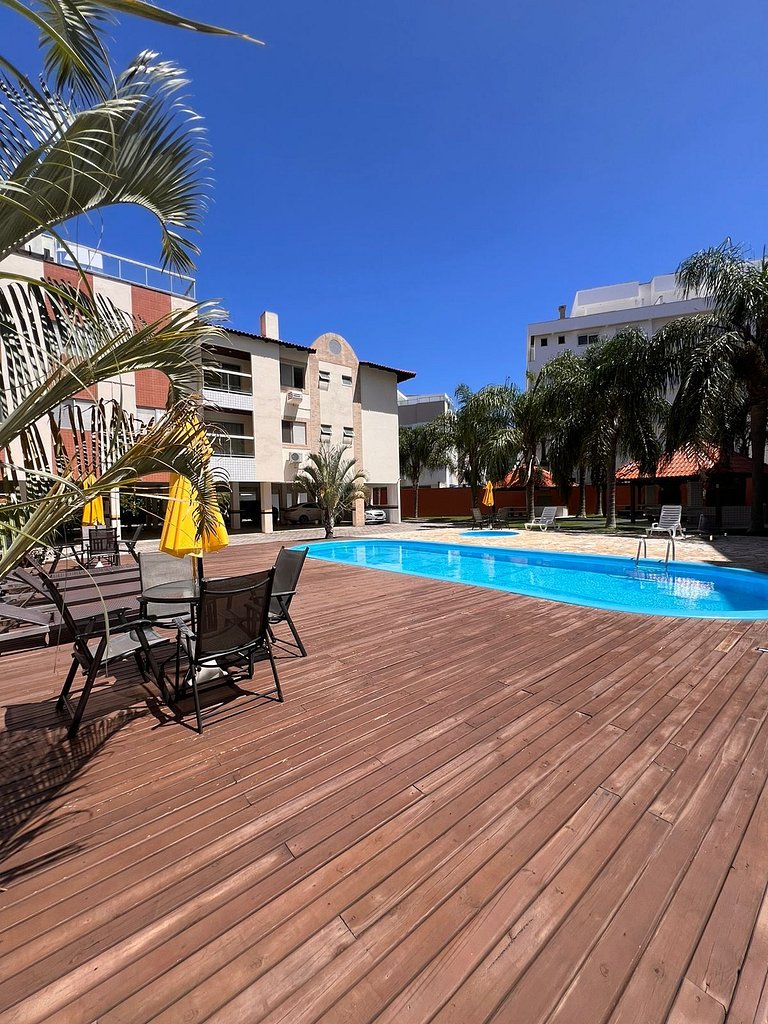 Condomínio com Piscina, Quiosque e Mar Perto