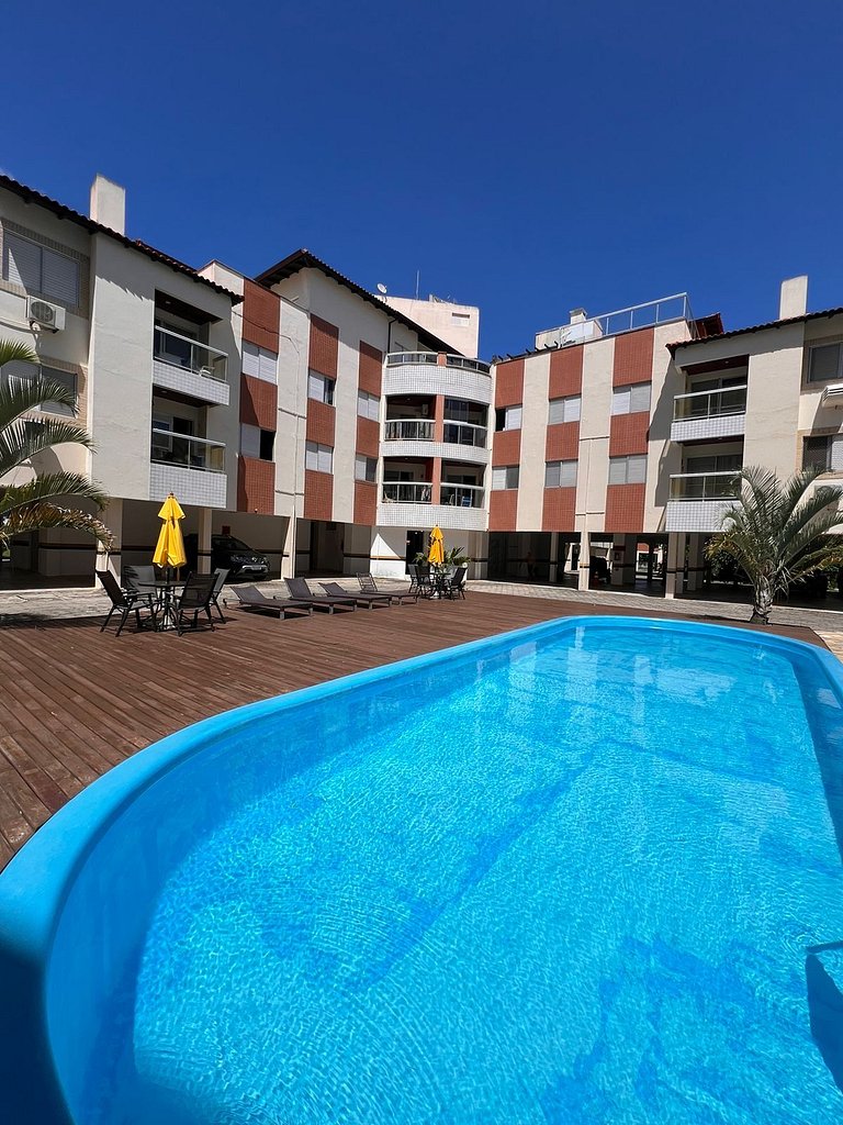 Condomínio com Piscina, Quiosque e Mar Perto
