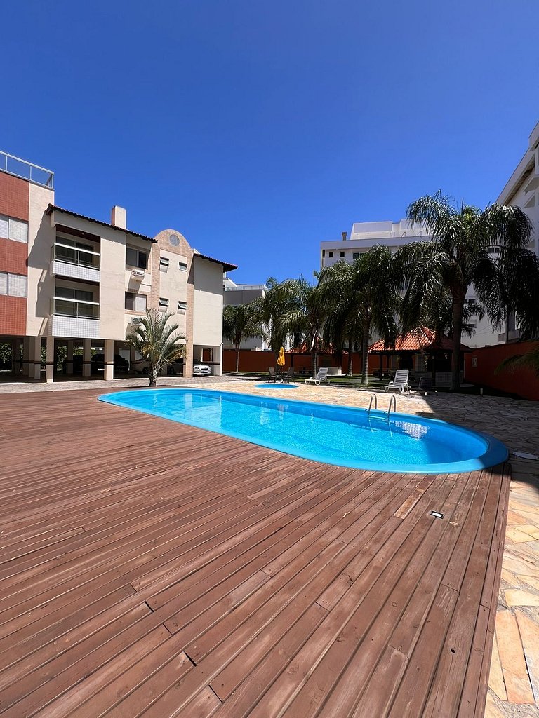 Condomínio com Piscina, Quiosque e Mar Perto