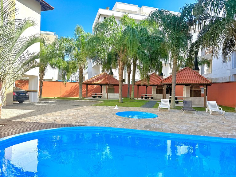 Caminhe 150 m até a praia, volte p/piscina e quiosque com ch